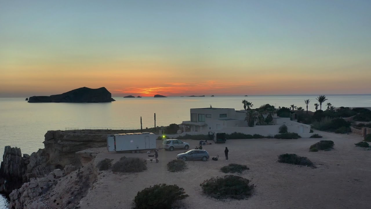Watch Ibiza Sunset Dreaming | Oso Blanco Trailer Room Soundjourney | 2.5h Set on YouTube Watch Ibiza Sunset Dreaming | Oso Blanco Trailer Room Soundjourney | 2.5h Set on YouTube