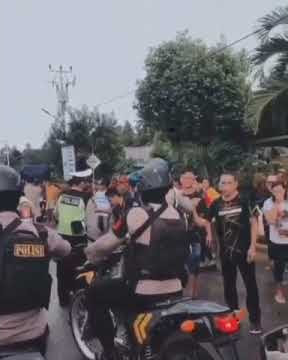 Ku cuma mau bilang pada kalian Pekerjaan kita yang melelahkan adalah impian para pengangguran