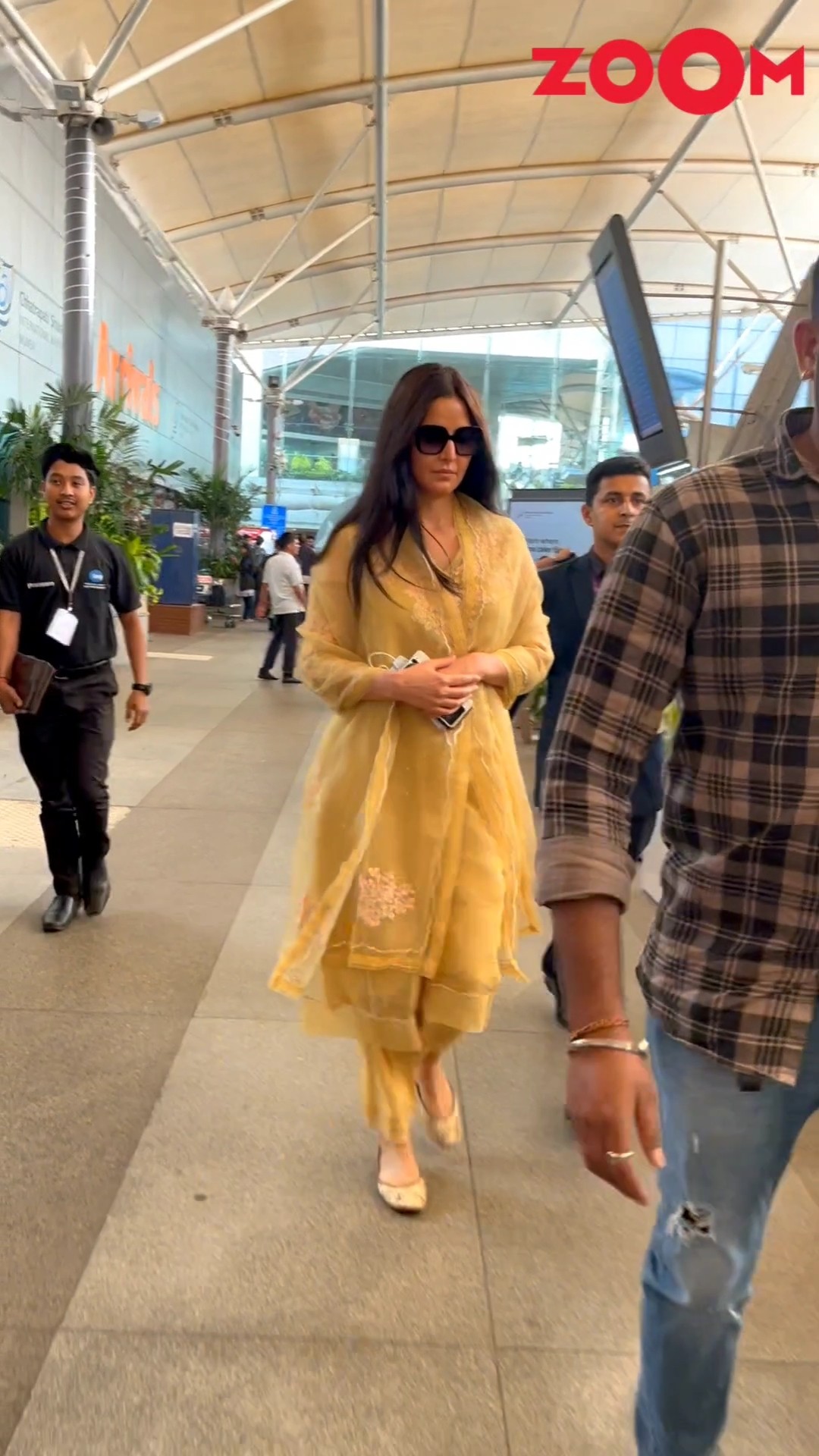 Katrina Kaif looks STUNNING in a simple ethnic look at the airport ? #shorts #katrinakaif