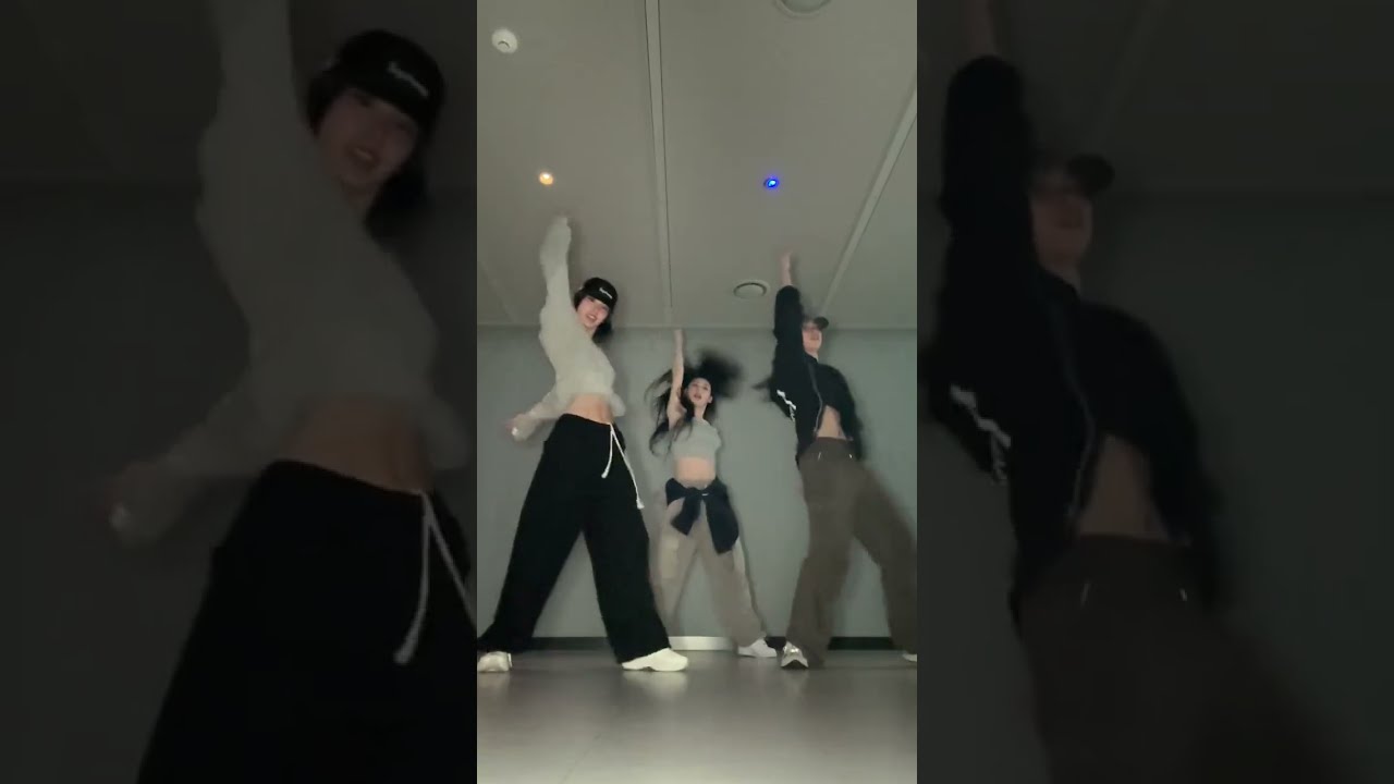 Itzy doing "Like Jennie" dance trend #likejennie #itzy #yeji #ryujin #chaeryeong