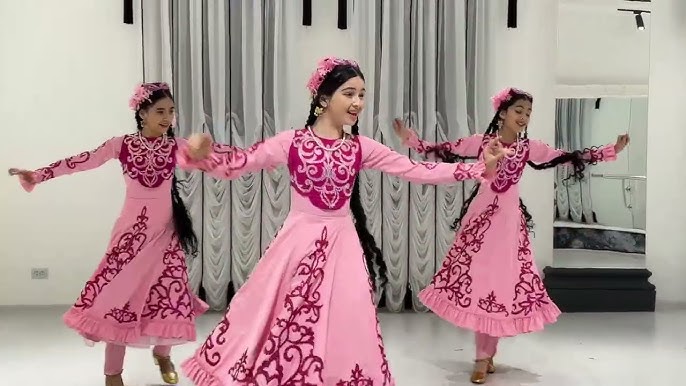 Boy, yaxshi ishlangan xonim erini aldaydi. Katta gozal eshaklar porno videolar