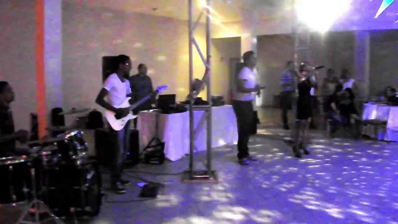 Alexia cantando confraternização Buffet Marisa Abud parte 1/2