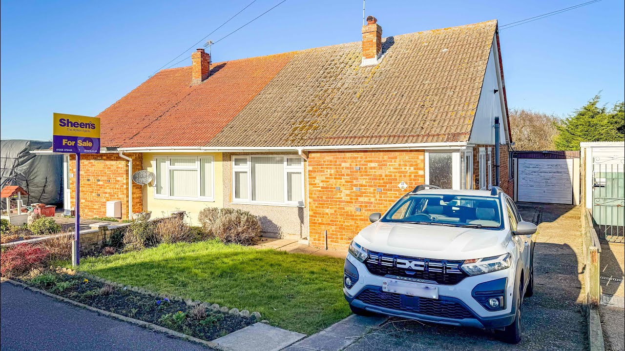 BEAUTIFUL MODERNISED BUNGALOW IN POPULAR HOLLAND-ON-SEA WITH DISTANT RURAL VIEWS - VIEWING A MUST
