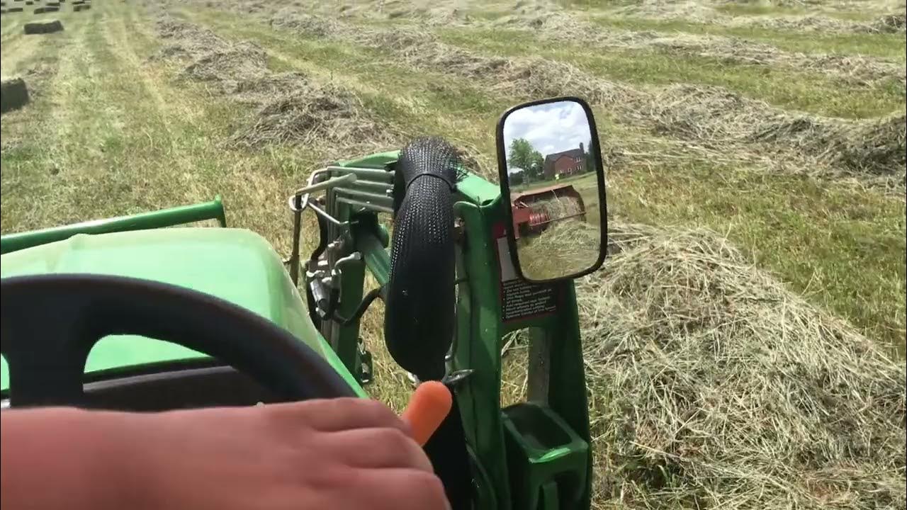 John Deere 2025R, New Holland 66 baling hay (2022) YouTube