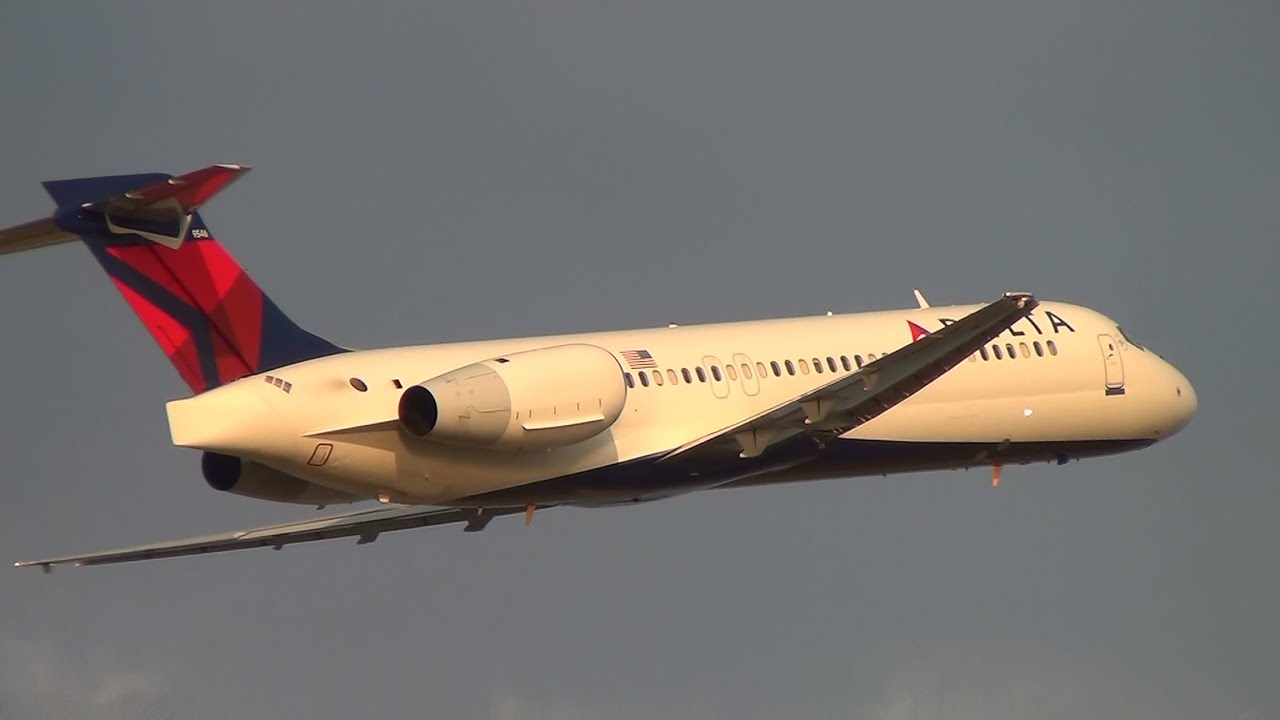 Delta Air Lines N980AT 717-200 Takeoff Portland Airport (PDX)