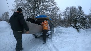 "Впехать невпихуемое" или диван кровать в 🚙 Шеви Ниве? Стройка, хозяйство и снегу по пояс!