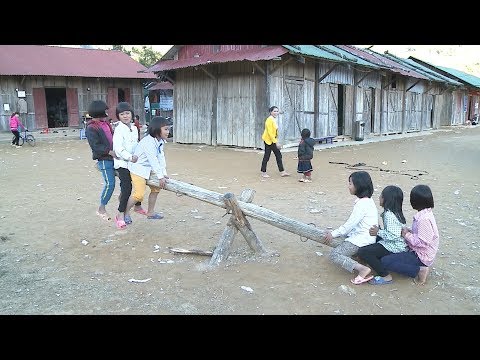 Video Cần đầu tư cơ sở vật chất cho trường học ở xã biên... - YouTube