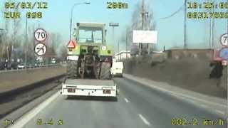 Bez trzymanki: 100km/h i z traktorem na lawecie? Tak, Polak potrafi