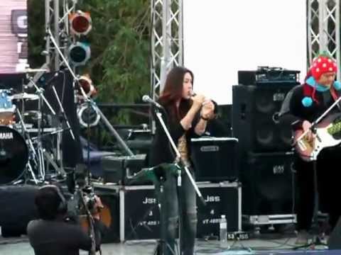 เสียงที่เปลี่ยน (Live @ Overcoat MF 2011) - Belle feat. 60 Miles