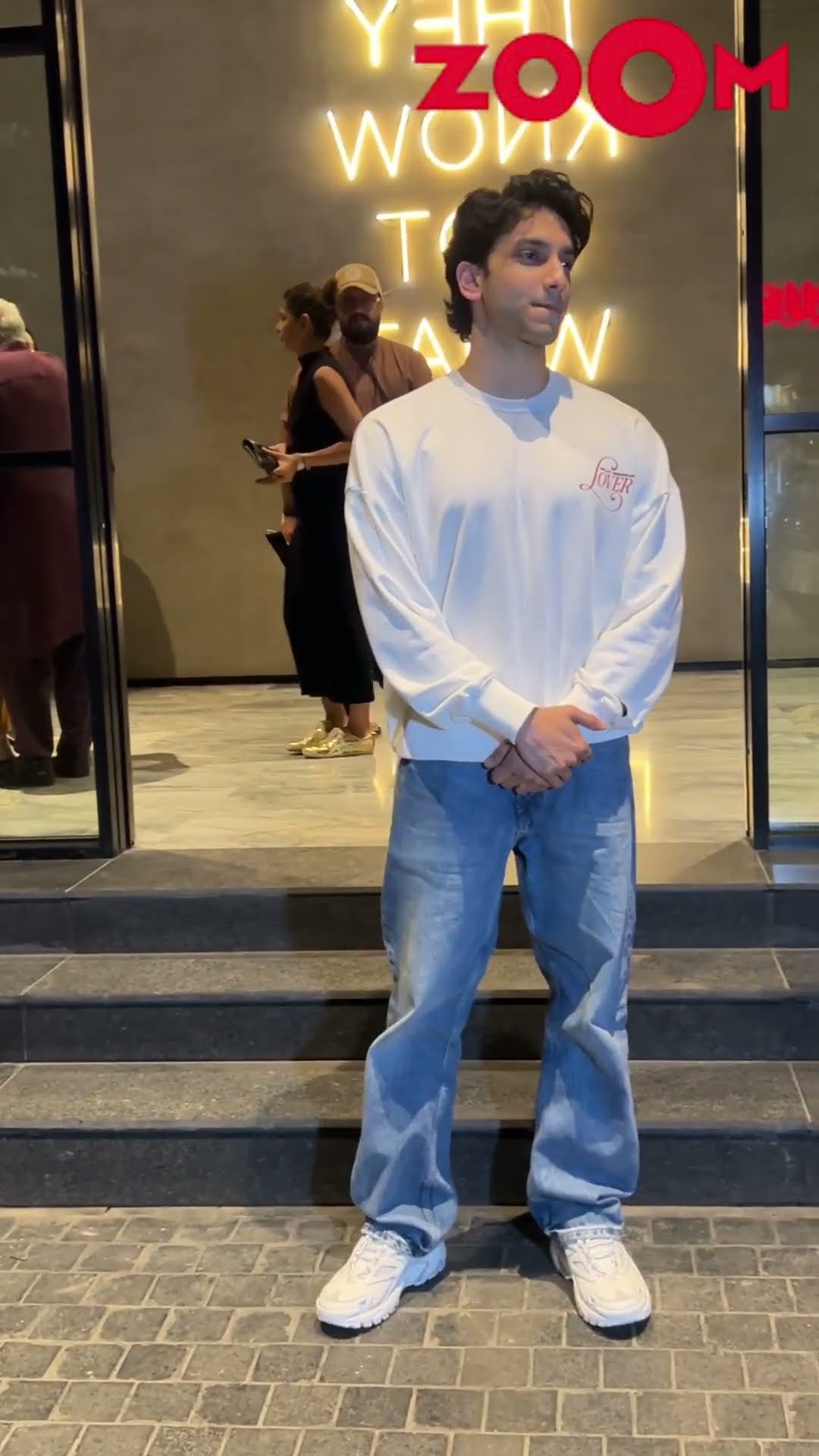 Vedang Raina's CHARMING attitude while posing for the paps at a film screening #vedangraina #shorts