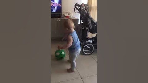 Тео первые шаги