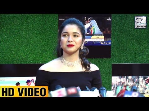 Sachin Tendulkar's Beautiful Daughter Sara Gets Emotional At Sachin's Movie Premiere | LehrenTV
