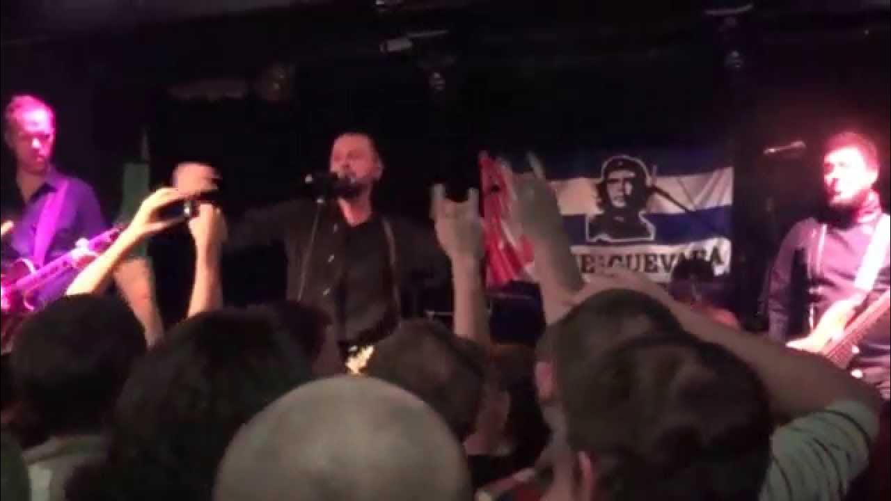 Пилот - осень (2011). Звери группа афиша 11 июня 2021. Трамваи песня пилот. Путь к закрытым городам пилот. Пилот путь к закрытым городам.