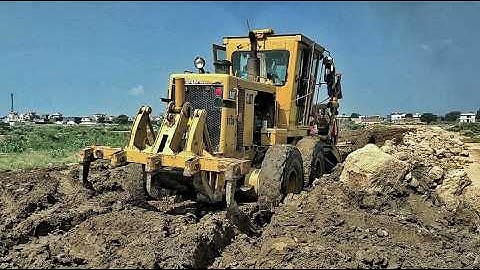 Cat Grader 140G Machine Stuck in Mud || Dangerous Stuck Caterpillar motor Grader || ZKB Machines