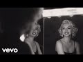 Sia - I'm ln here [Video Lyrics]