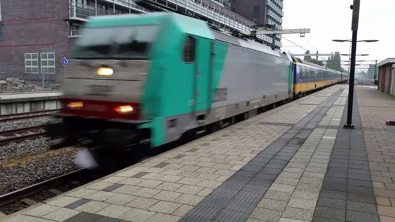 NMBS/SNCB Class 28 (HLE 28)2809 Arriving at Den Hag HS on 28/06/17