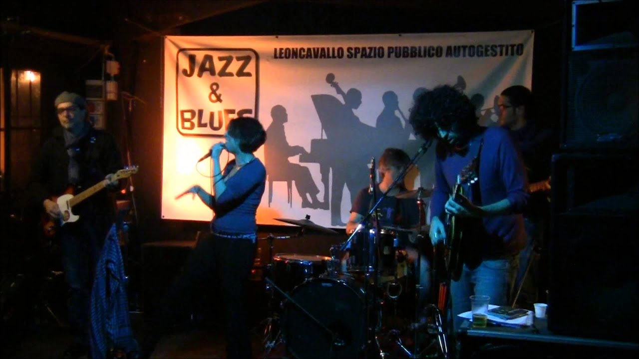 Amanda Tosoni - Shake Rattle and Roll