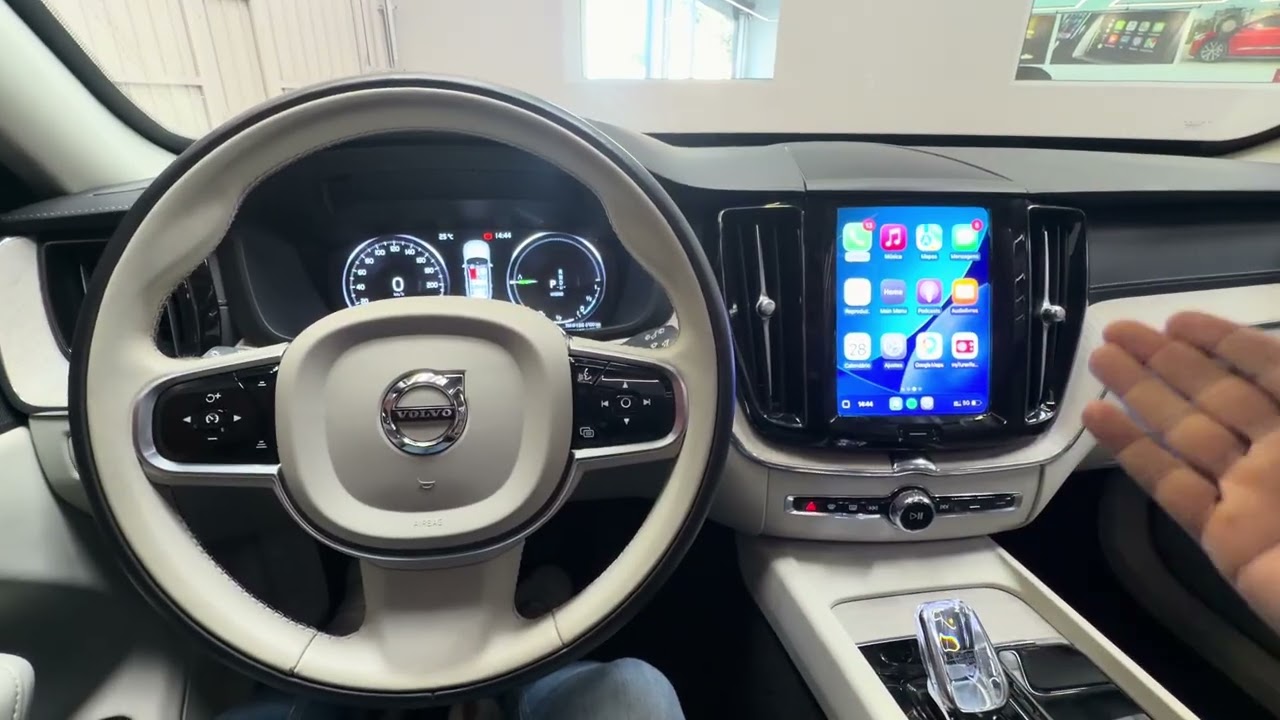 Volvo XC60  | 2020 - Instalamos CarPlay tela cheia, conexão sem fio e Câmera dianteira - ArtsomAuto 