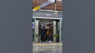 Thumbnail of 🇰🇷 #seoul #metro line 7 doors closing #trains #shorts