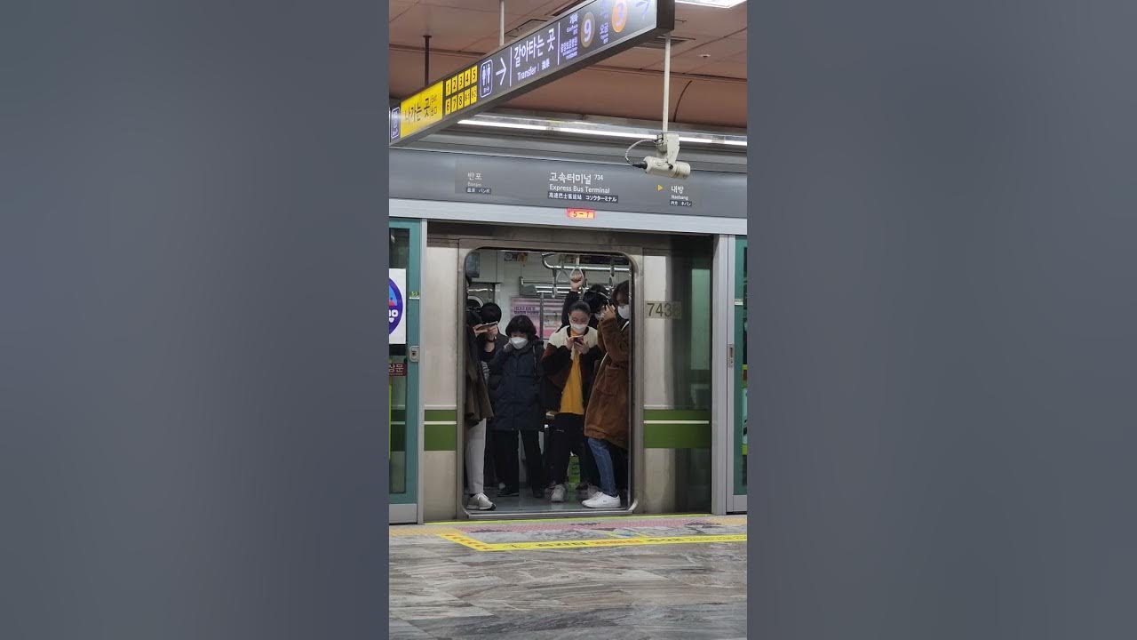 🇰🇷 #seoul #metro line 7 doors closing #trains #shorts