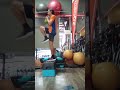 FLEXIÓN DE RODILLA CON STEP Y CARGA EXTRA