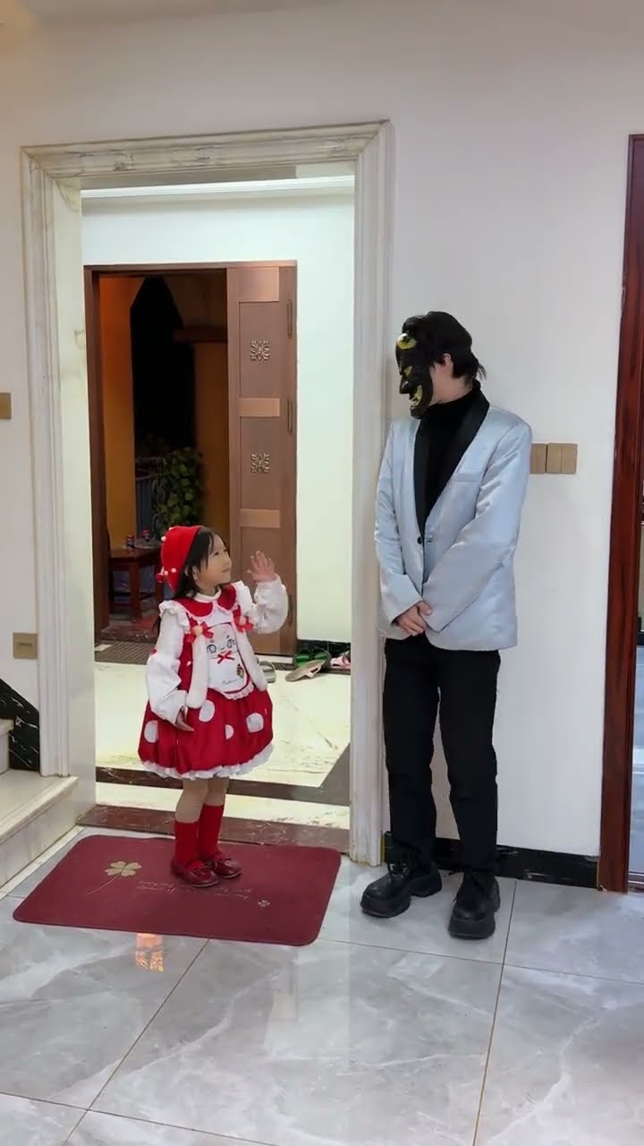 The clown wanted to play a prank on COCO, but failed! #clown #angel