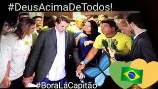 Presidente Bolsonaro junto com Magno Malta orando em agradecimento da Vitória