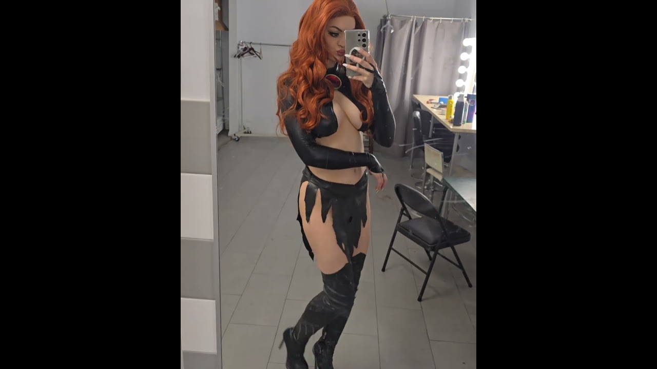 shooting a new costumeeeee does anyone recognize her 👀