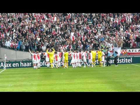 Ajax-Twente Kampioen.Spelers vieren