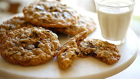 Beth's Oatmeal Chocolate Chip Cookie (Soft and Chewy!)