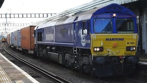 Class 66: DB 66090 Stops At Didcot Parkway