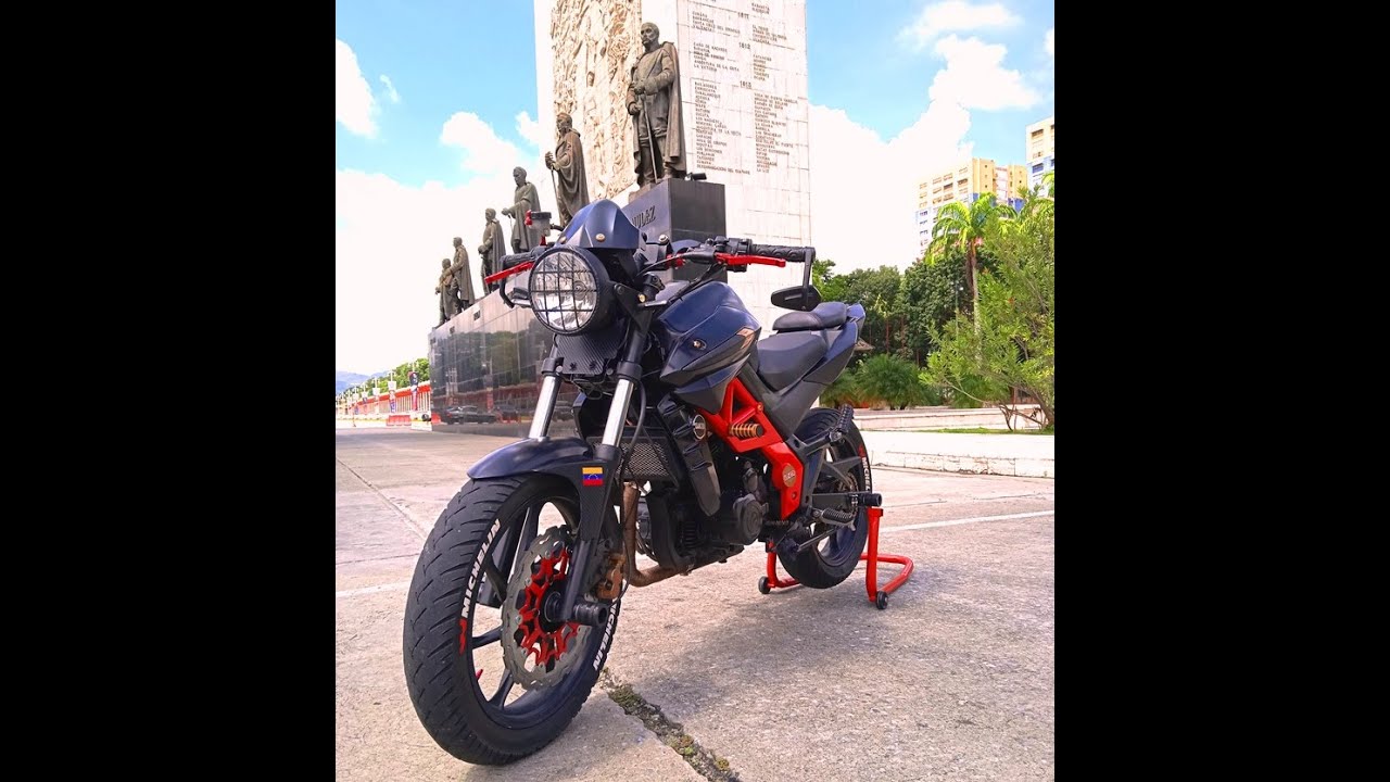 "Street Figther"     moto UM 230 xtreet