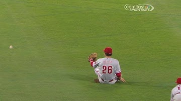 PHI@OAK: Crisp singles up the middle to plate Norris