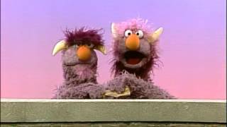 Sesame Street - Two Headed Monster And The Popcorn Bag
