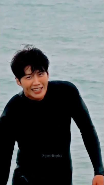 Kim Seon Ho in surfing practice 🤗🏄