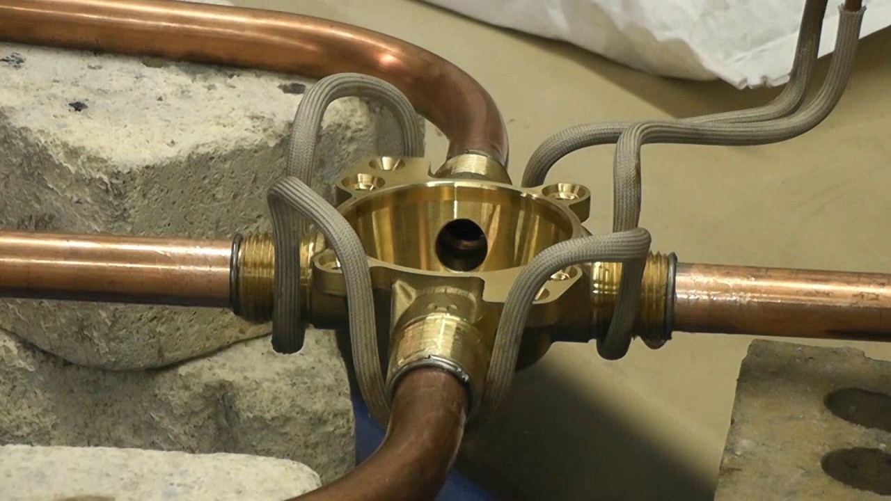 Induction Soldering four copper pipes to a brass housing YouTube