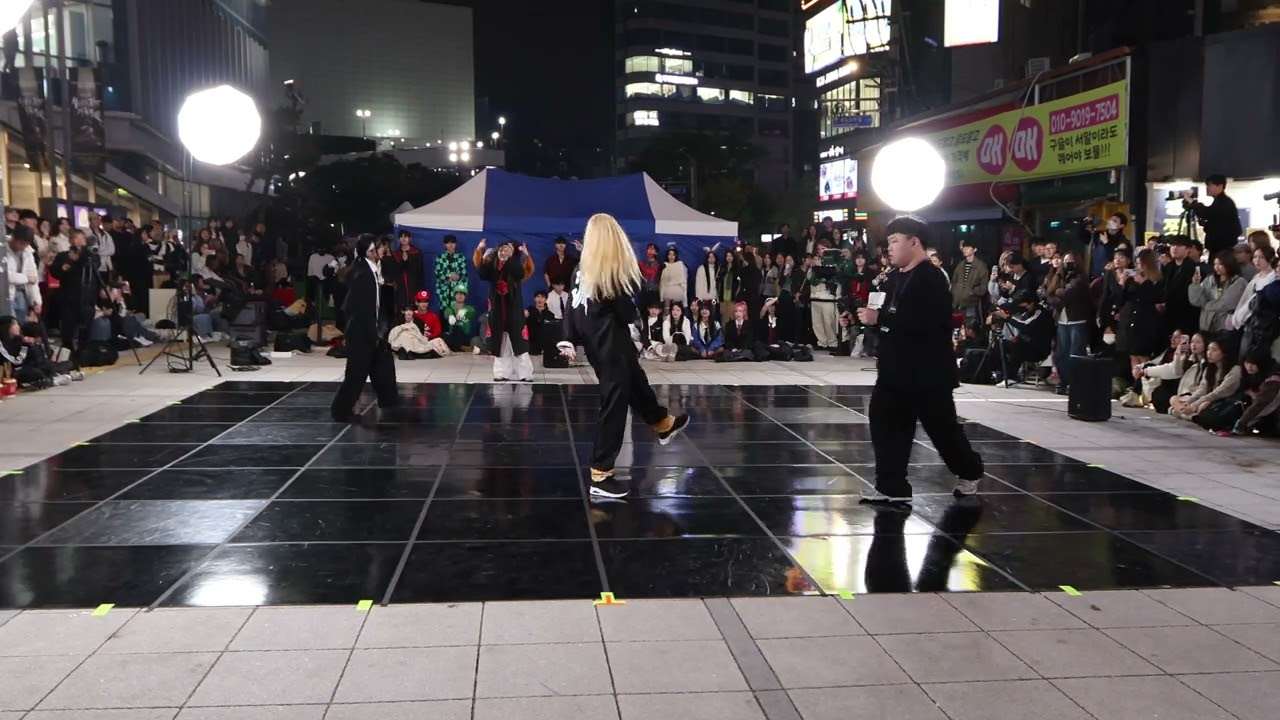 아트비트 @artbeat movie ARTBEAT HALLOWEEN BUSKING 251026 12