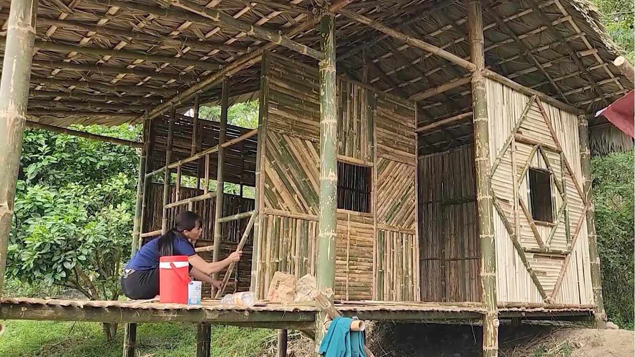 Video summarizing 365 days of building a bamboo house and the changes of the farm after one year