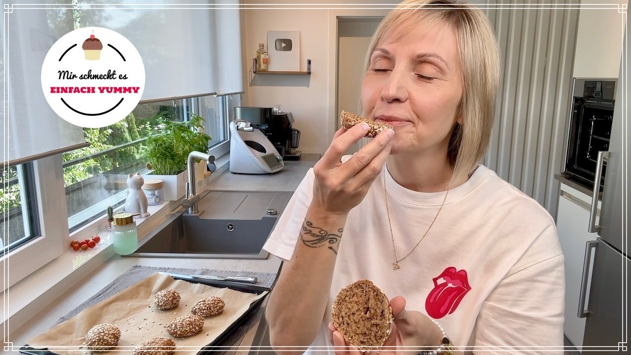 Blitzschnell & ohne Gehzeit 💪🏻 -  Protein Brötchen aus Hüttenkäse - Thermomix® Rezept