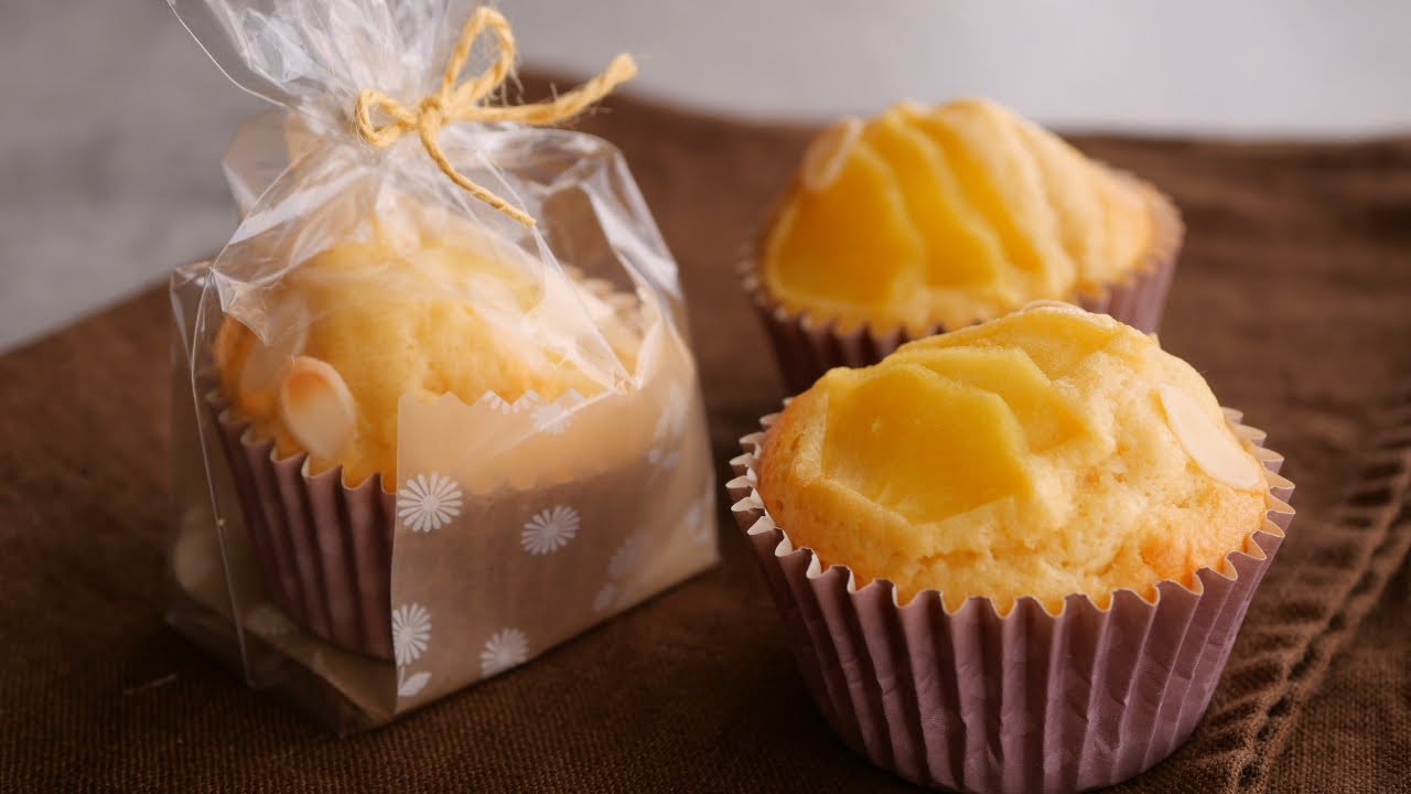 【秋の林檎を乗せた♡しっとり生クリームマフィン】「生クリーム使いだからとっても簡単♪」| Easy moist apple muffins