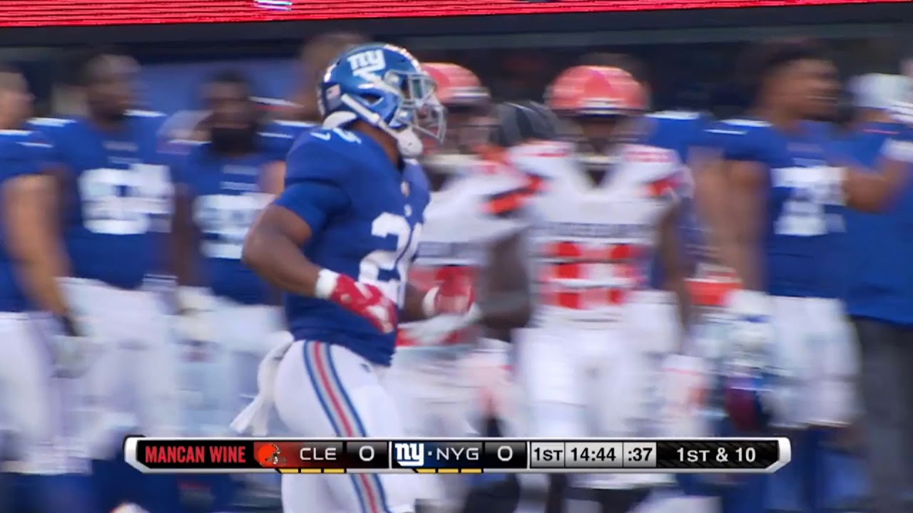 New York Giants' Saquon Barkley carried off, won't come back