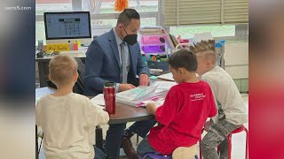 Superintendent fills in as substitute teacher at Sequin ISD