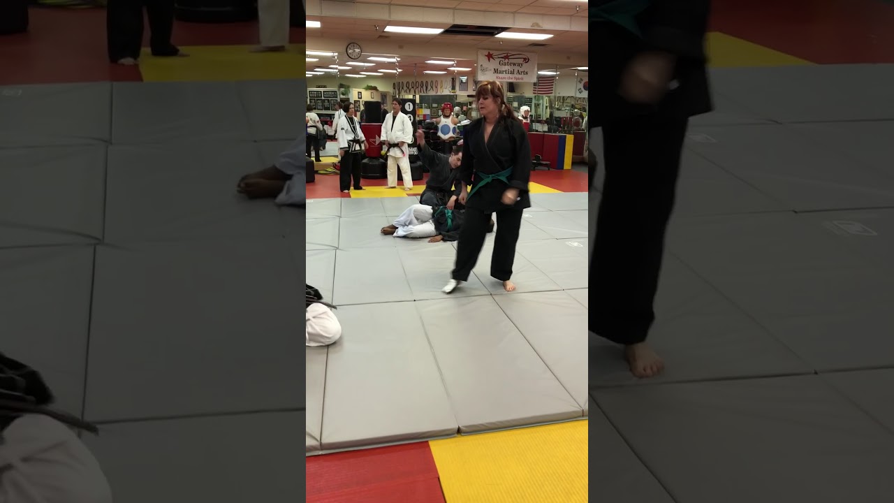 Woman throwing a man that tried to throw her YouTube