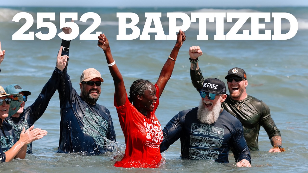 Church of Eleven22 Baptizes 2,552 People in Atlantic Ocean at Annual Beach Event