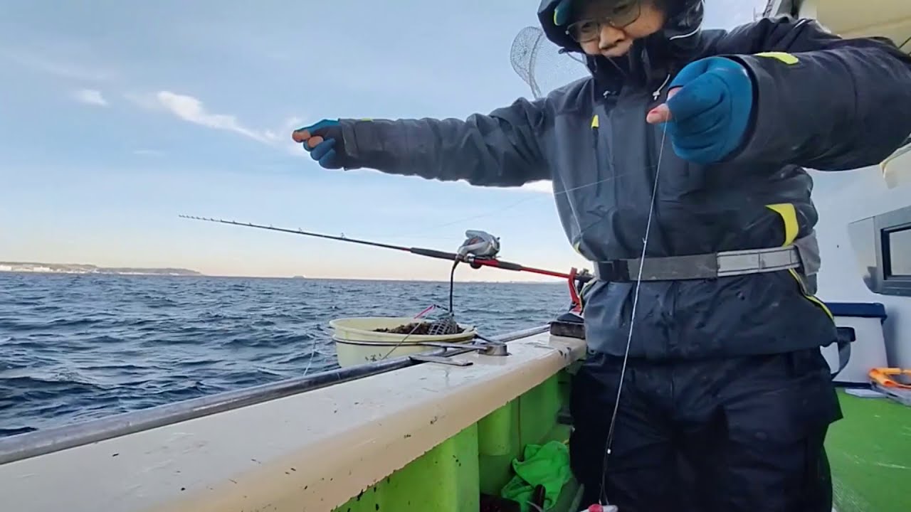 2021天秤アジ弥七丸]東京湾久里浜沖水深120m - YouTube