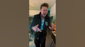 🗣️🔥Papa Roach warming up back stage #riseoftheroach #ontour