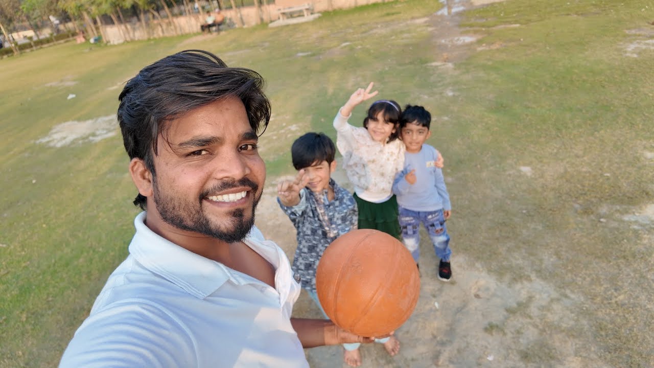 BasketBall Ko banaya Football ⚽😂 