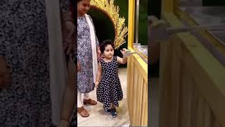 Video Engraçado Menina Indiana Tentando Pegar O Sorvete.