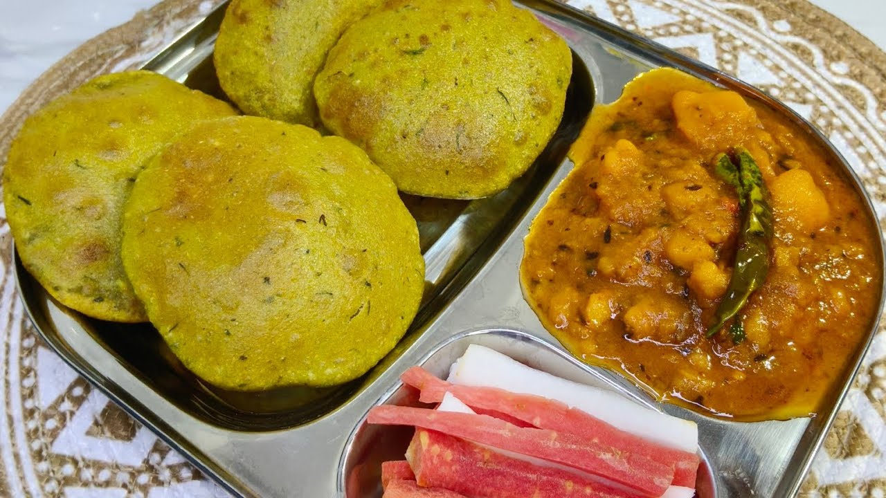 हरे मटर की कुरकुरी पूरी और आलू भाजी | आसान मटर पूरी रेसिपी