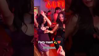 Abi To Party Suru Hui Hai